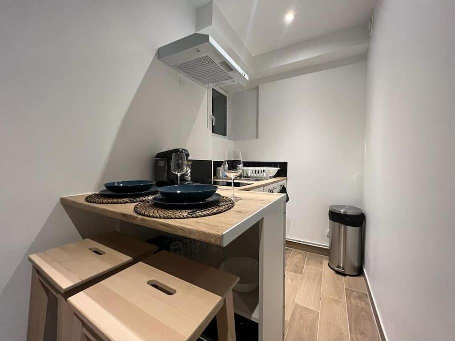 La Patte Blanche Terrasse Centre Ville Sens 6M Gare 외부 사진